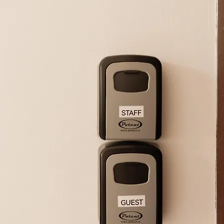 Urban Loft Piramide 아파트 *